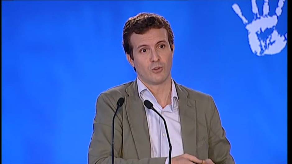 Casado tilda de "simulación de novedad" las negociaciones entre PSOE y Unidas Podemos