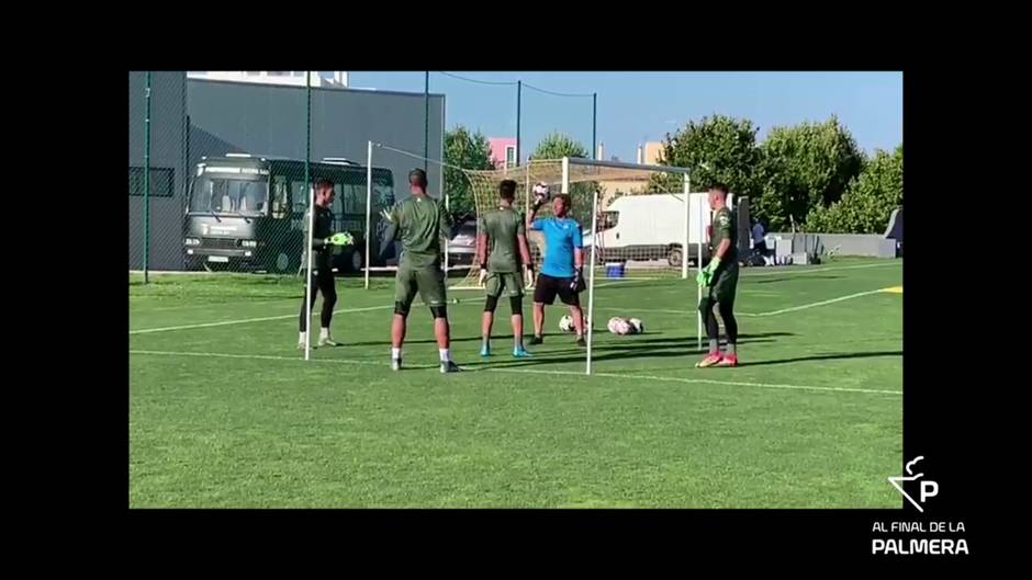 Los jugadores del Real Betis se ejercitan en Portimao preparando el duelo de este domingo en la Copa Ibérica