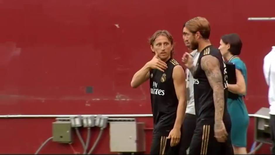 Gareth Bale se entrena junto a sus compañeros en el FedExField de Landover