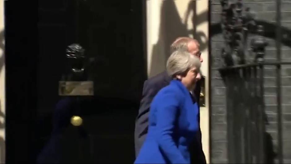 Theresa May dimite formalmente como primera ministra