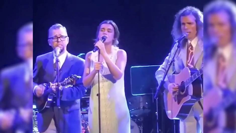 Amaia Romero emociona a sus fans cantando junto a Los Hermanos Cubero