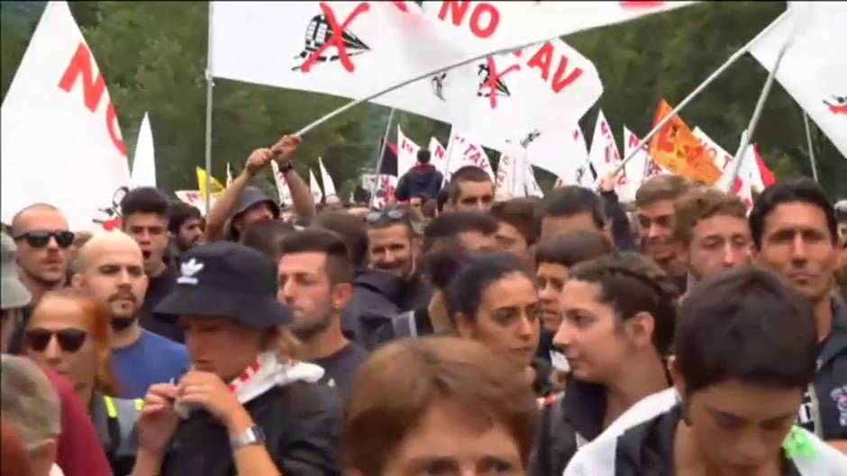 Multitudinaria manifestación contra el tren de alta velocidad entre Lyon y Turín