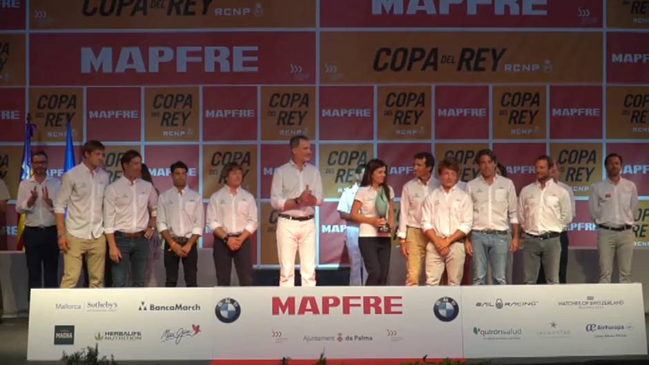 El rey Felipe VI entrega los trofeos de la 38ª edición de la Copa del Rey-Mapfre