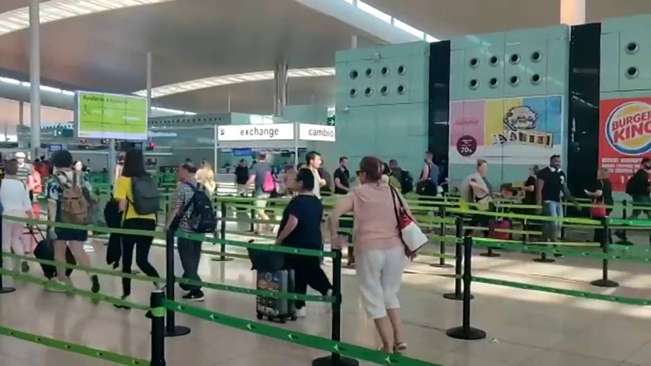 Normalidad en el Aeropuerto de Barcelona por la tarde pese a la huelga