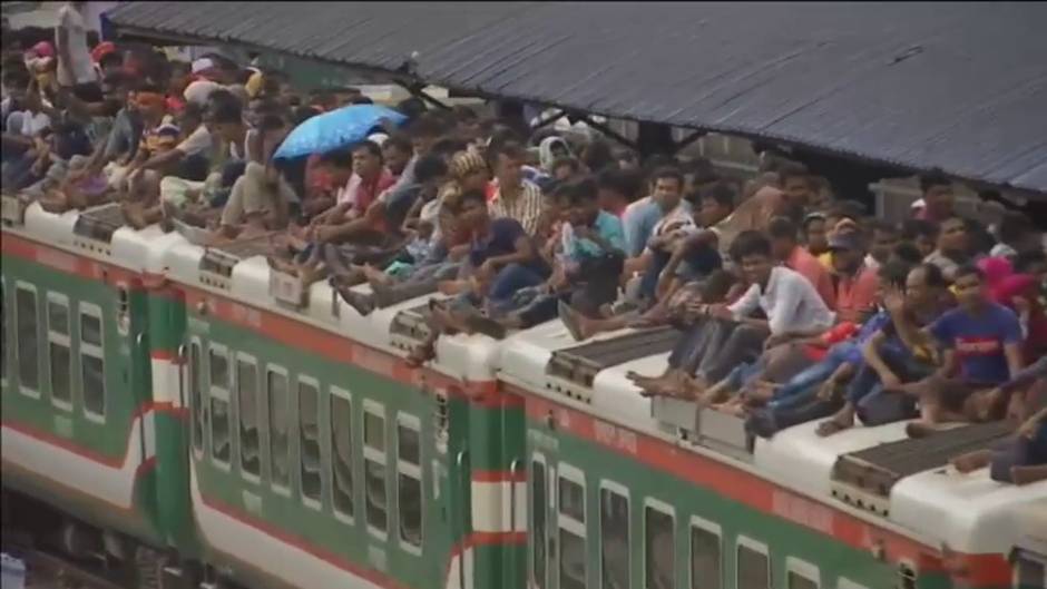 Éxodo en Bangladés para celebrar el Eid al-Adha, la mayor festividad musulmana