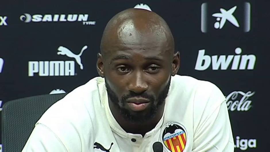 Mangala y Jaume Costa son presentados como nuevos jugadores del Valencia CF