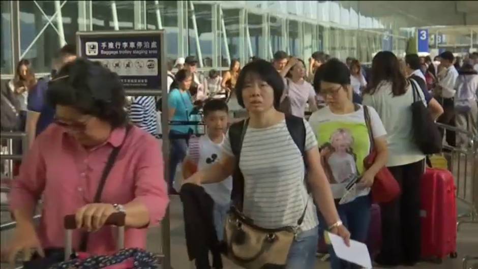 El aeropuerto internacional de Hong Kong amplía los controles de seguridad tras cinco días de protestas