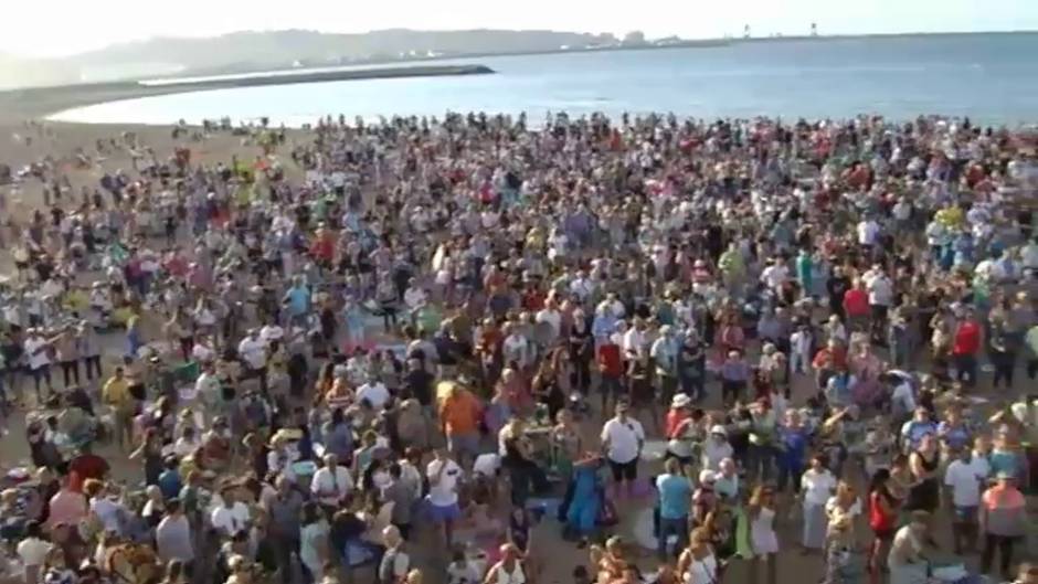 Gijón bate el récord de escanciado simultáneo con 9.721 'culines'