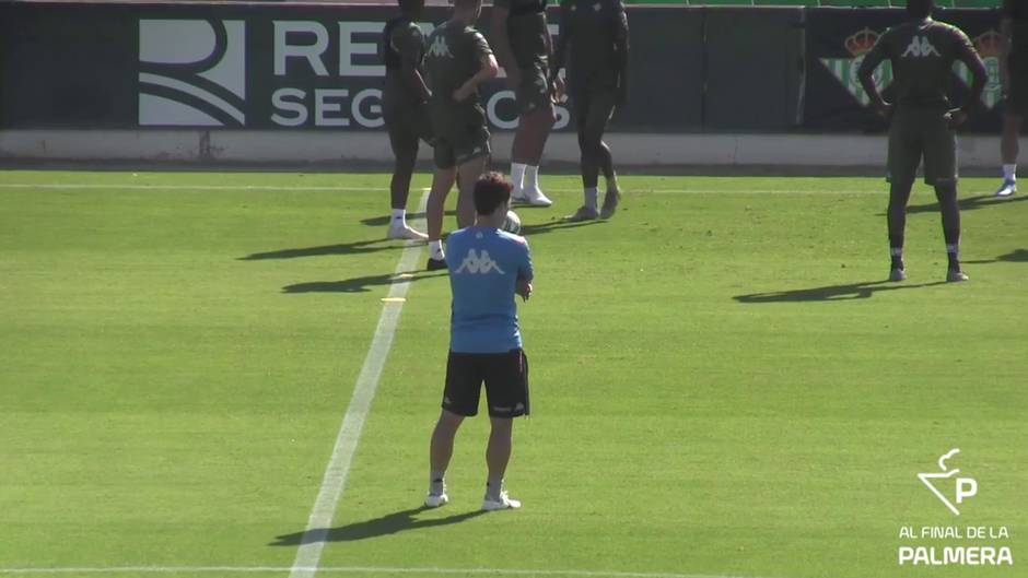 Última sesión del Betis antes de viajar a Barcelona