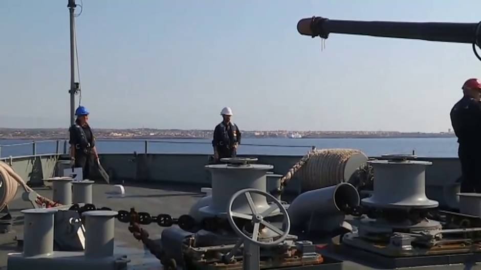 'El Audaz', a la espera de poder recoger 15 inmigrantes del Open Arms