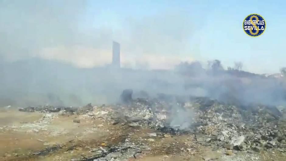 Declarado un incendio en unas escombreras en el municipio de Camas