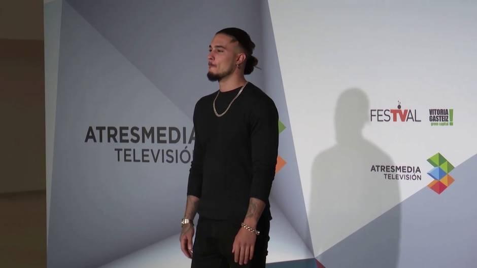 Carlo Constanzia sale en defensa de su madre, Mar Flores