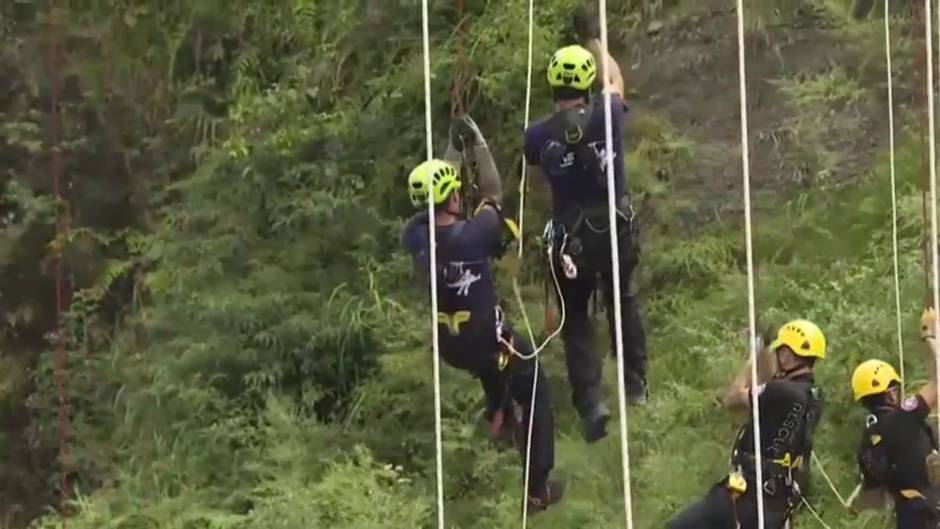 China acoge el Campeonato Internacional de Cuerda de Rescate en la Montaña Jinfo