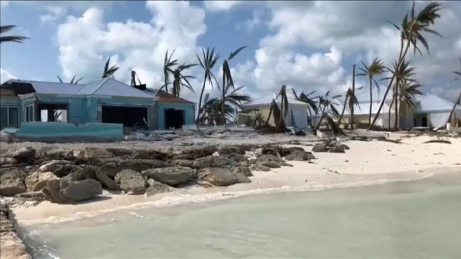 Los equipos de rescate peinan Bahamas en busca de supervivientes tras el paso de Dorian