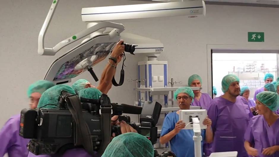 Torra visita los quirófanos del Hospital Bellvitge