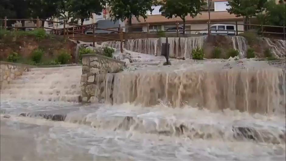 Las calles de Ontinyent convertidas en cascadas