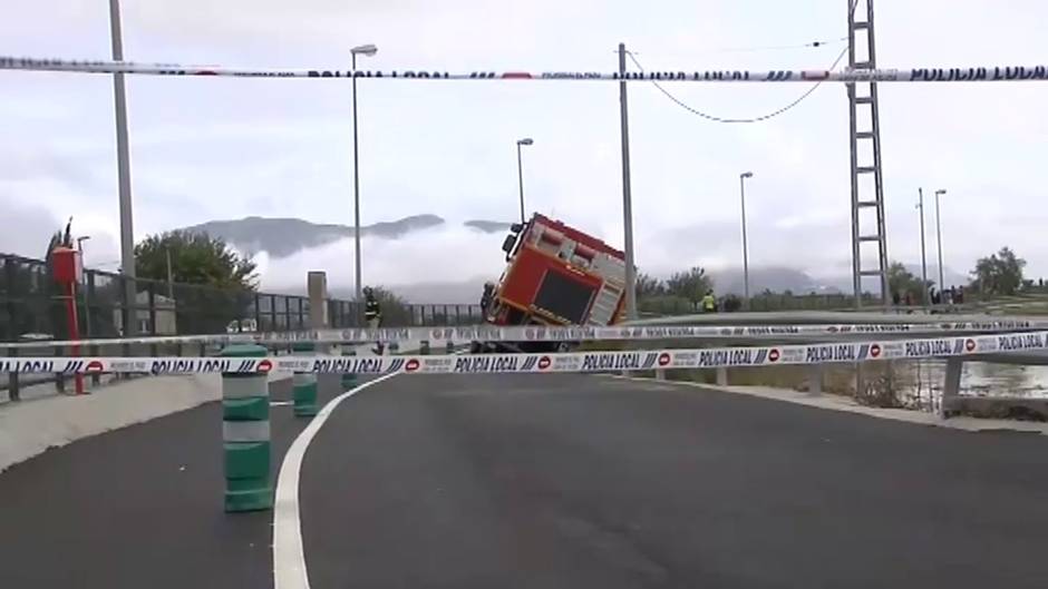 Las lluvias torrenciales desbordan el río Segura en media docena de localidades de la Regíon de Murcia