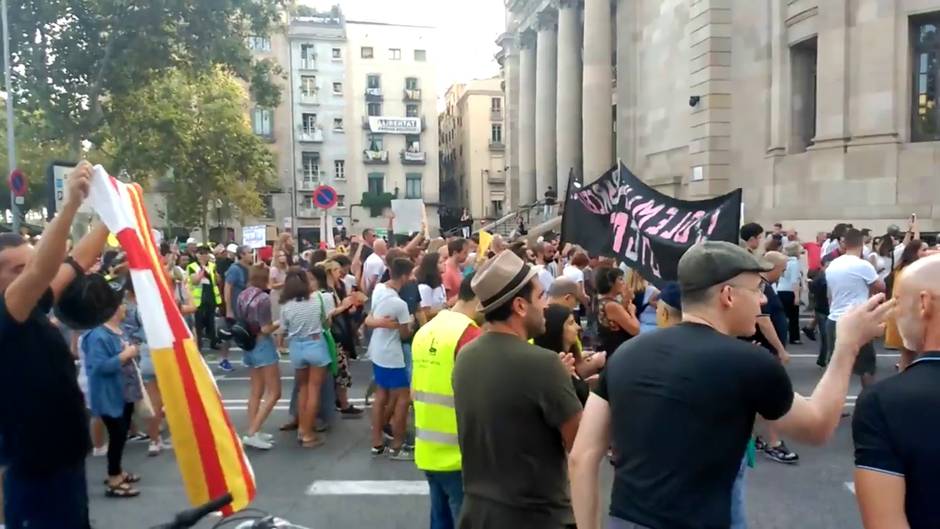 Más de 500 personas se manifiestan en Barcelona por "más seguridad"