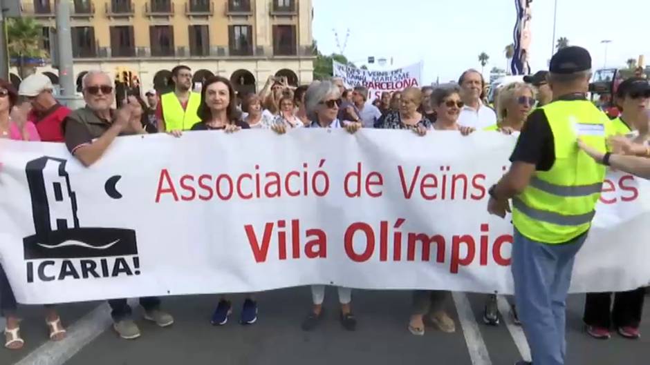 Un 'tsunami vecinal' recorre las calles de Barcelona para denunciar la inseguridad