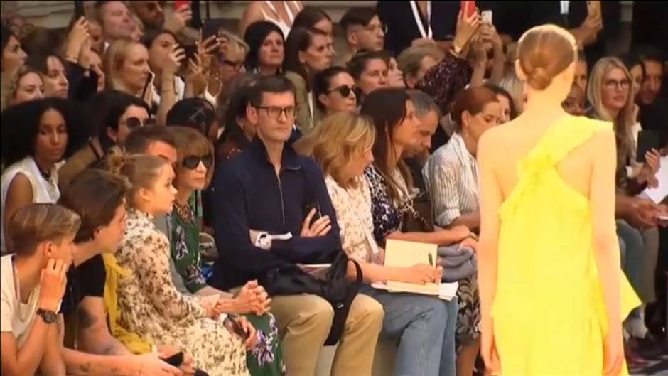 Victoria Beckham triunfa sobre la pasarela londinense arropada por su familia