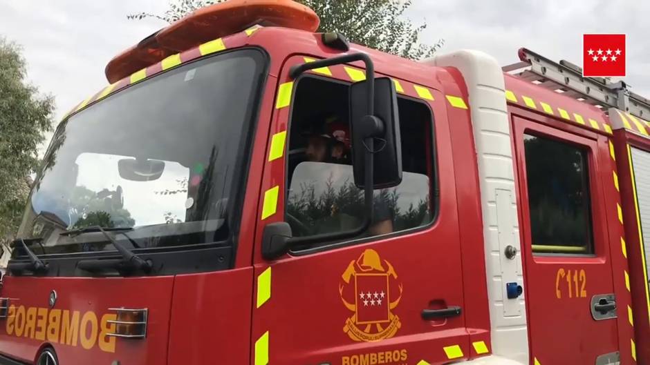 Bomberos ayudan a los vecinos de 'Las Villas de Nuevo Baztán'