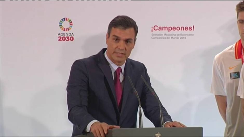 Sánchez recibe en Moncloa a la selección española de baloncesto