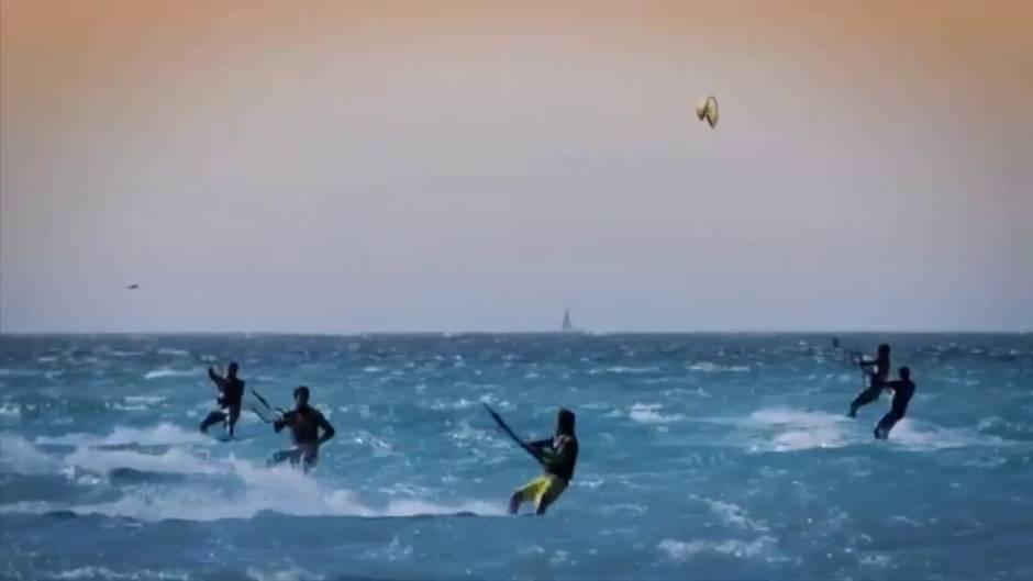 Tarifa acoge la competición Red Bull de kitesurf y windsurf