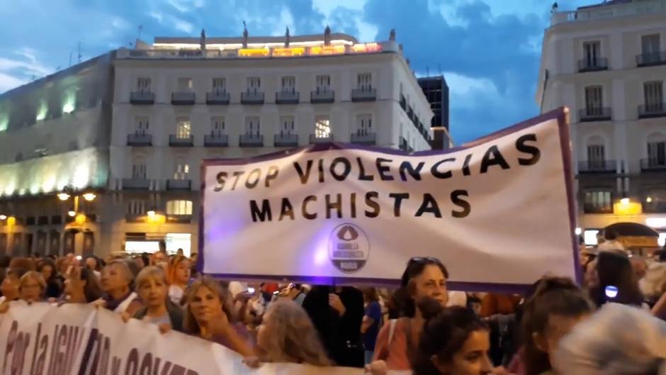 Centenares de personas declaran 'la emergencia feminista' en Madrid