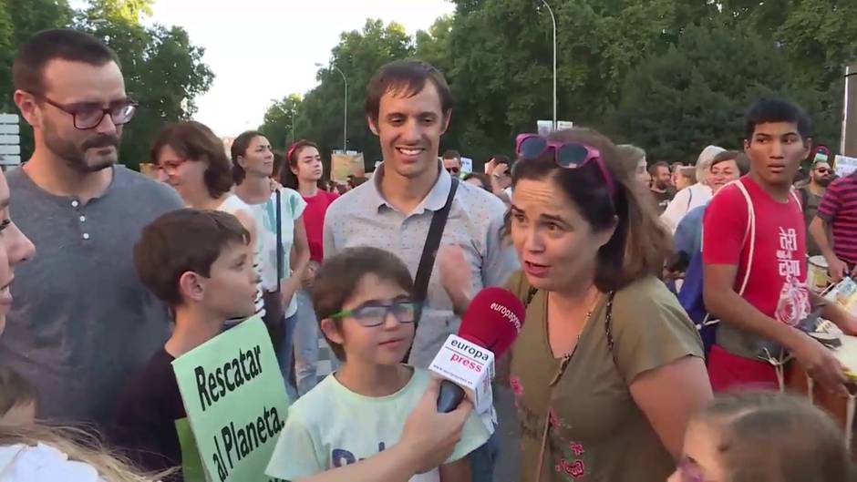 Miles de personas se manifiestan por el clima en Madrid