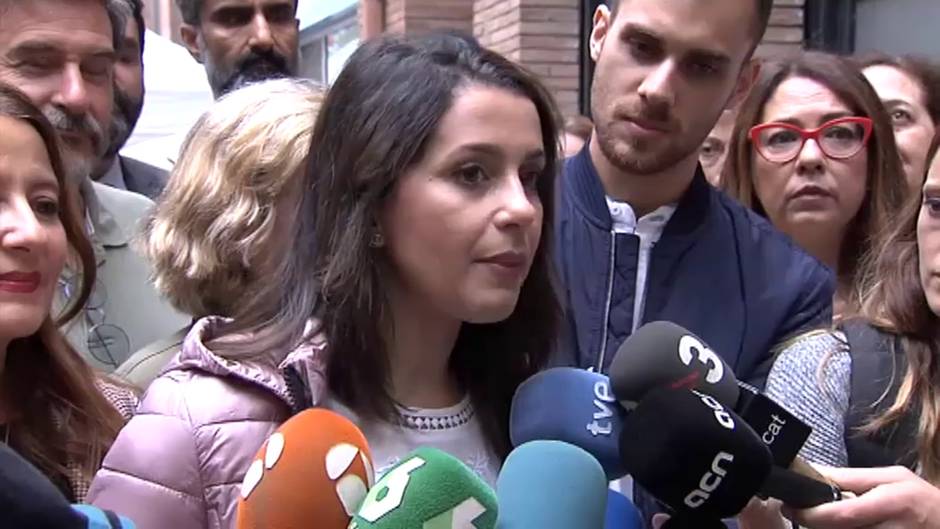 Arrimadas pide a Sánchez que rectifique y que el PSC apoye la moción de censura contra Torra