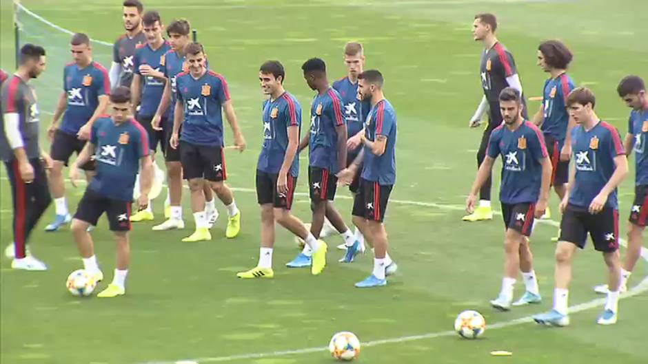 Ansu Fati completa su primer entrenamiento con la selección sub-21