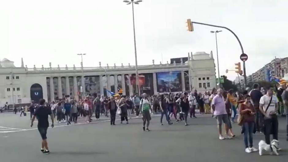 Una protesta en Barcelona-Sants se convierte en una marcha hacia la plaza Espanya