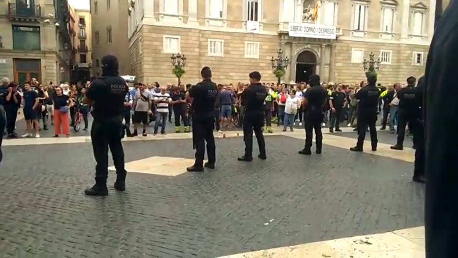 Increpan a Álvarez de Toledo (PP) en Barcelona durante la huelga