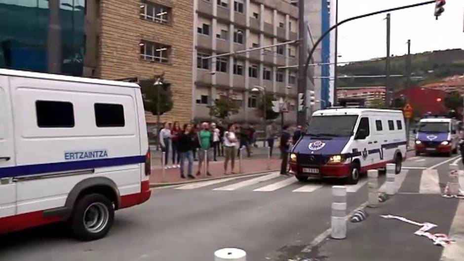 La Ertzaintza disuelve una manifestación en Bilbao en apoyo a los independentistas catalanes