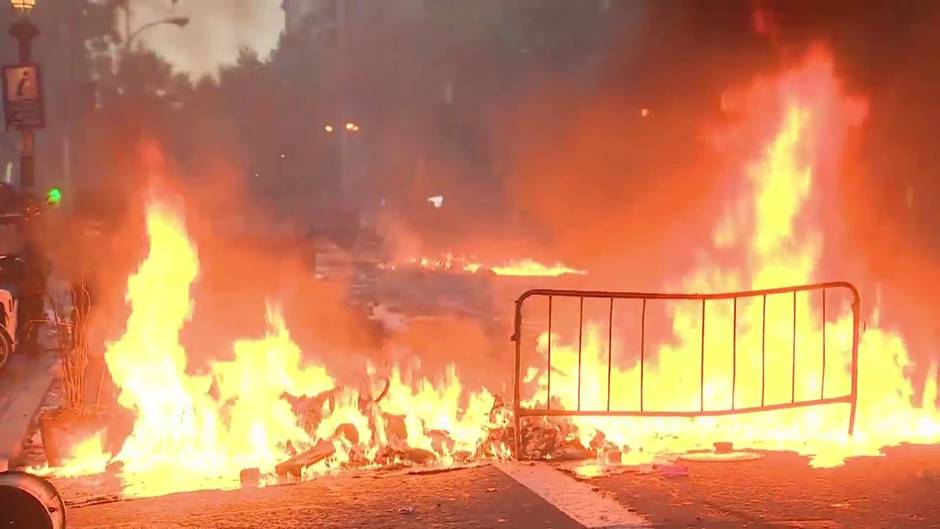 Batalla campal en Barcelona entre manifestantes y policía