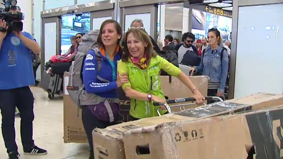 6 supervivientes de cáncer de mama animan al mundo