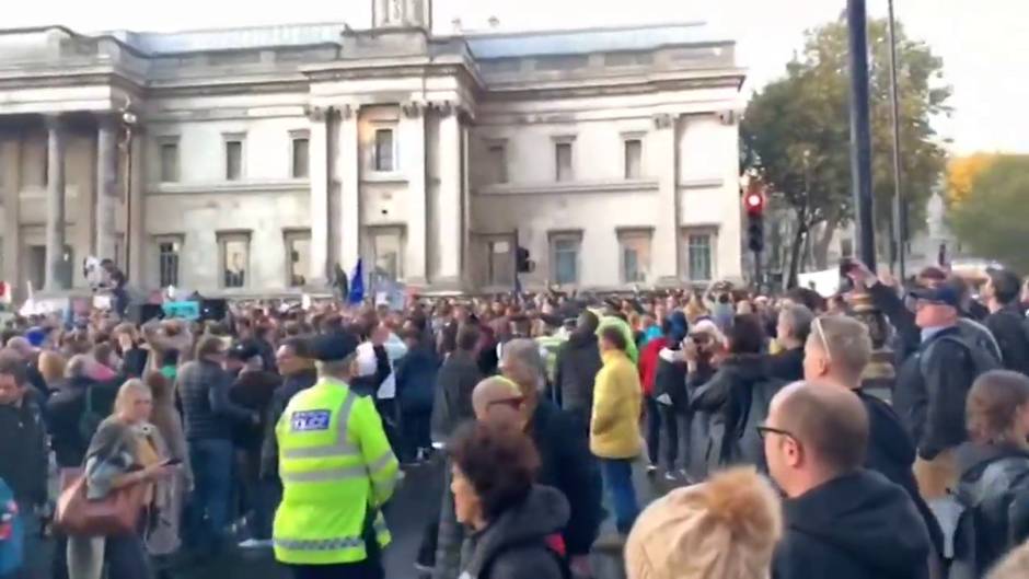 Británicos se concentran en Trafalguar Square en contra del Brexit