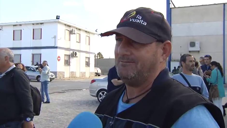 Los pescadores de Barbate están hartos: "Nos falta pan y nos sobran algas"