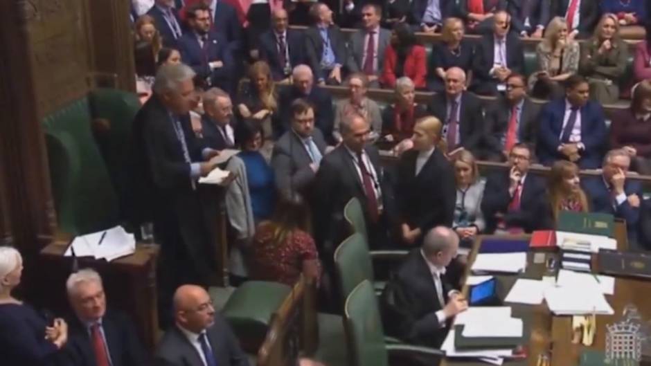 El Parlamento británico rechaza el calendario de Johnson