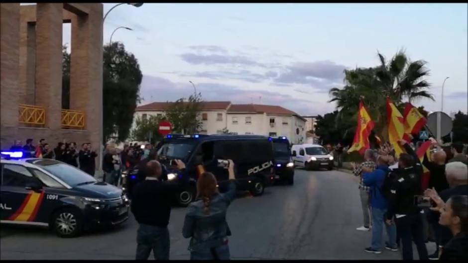 Policía Nacional en Málaga entre aplausos