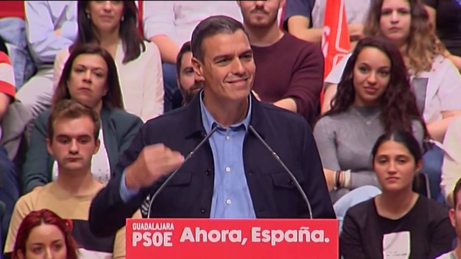 Sánchez ve a la derecha "de duelo" por la exhumación