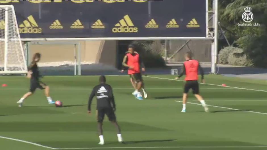 El Real Madrid se entrena sin la presión de jugar esta jornada