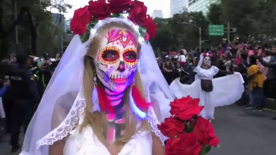 México se disfraza de muerte días antes del Día de los Muertos