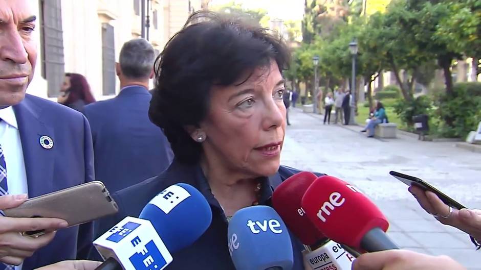 Celaá: "El derecho de protesta no puede conculcar" el de universitarios