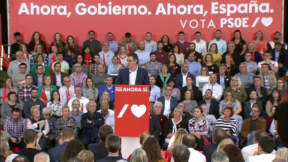 Sánchez acusa a PP y Ciudadanos de subvencionar asociaciones que consideran que la homosexualidad es "una enfermedad"