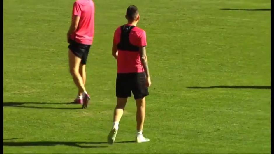 7.000 personas animan al Sevilla en el último entrenamiento previo al derbi