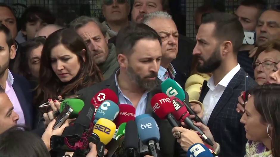 Abascal pide "resolver las diferencias" votando