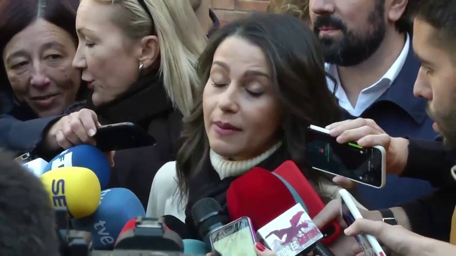 Arrimadas pide ir a votar "para que el odio deje paso a la convivencia"