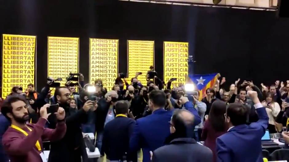 Gabriel Rufián y la cúpula de ERC celebran su victoria en Cataluña