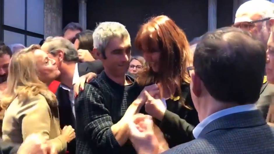 Laura Borràs y Torra celebran los resultados de JxCat